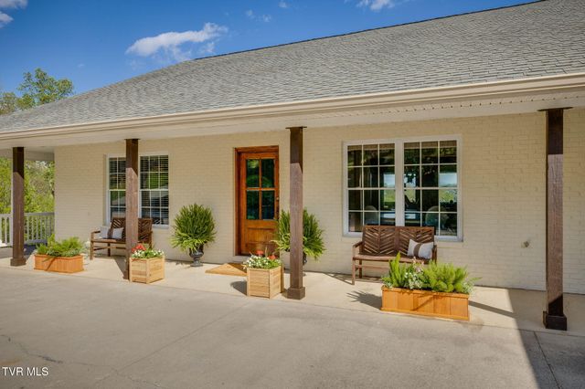 304 Michaels Ridge Boulevard, Johnson City, TN 37615