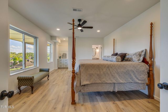 304 Michaels Ridge Boulevard, Johnson City, TN 37615