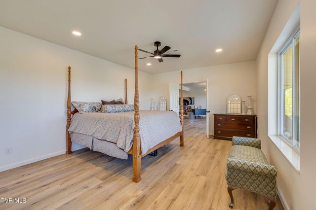 304 Michaels Ridge Boulevard, Johnson City, TN 37615