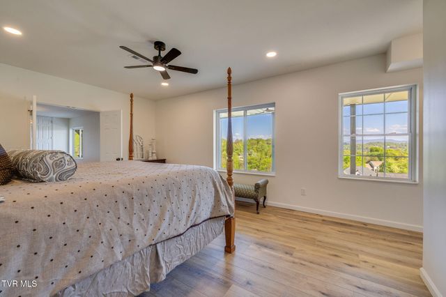 304 Michaels Ridge Boulevard, Johnson City, TN 37615