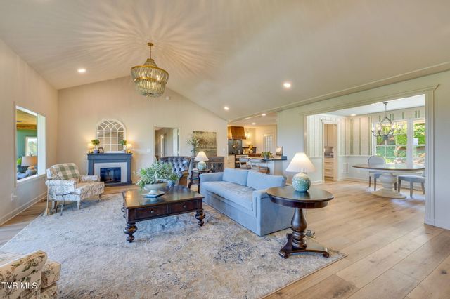 304 Michaels Ridge Boulevard, Johnson City, TN 37615