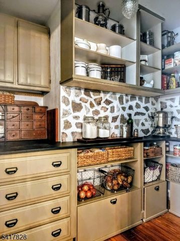 293 Stanton Mountain Rd, Clinton Twp., NJ 08833