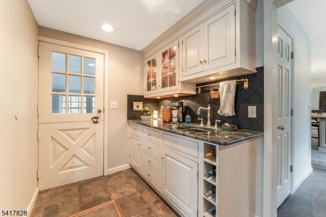 293 Stanton Mountain Rd, Clinton Twp., NJ 08833