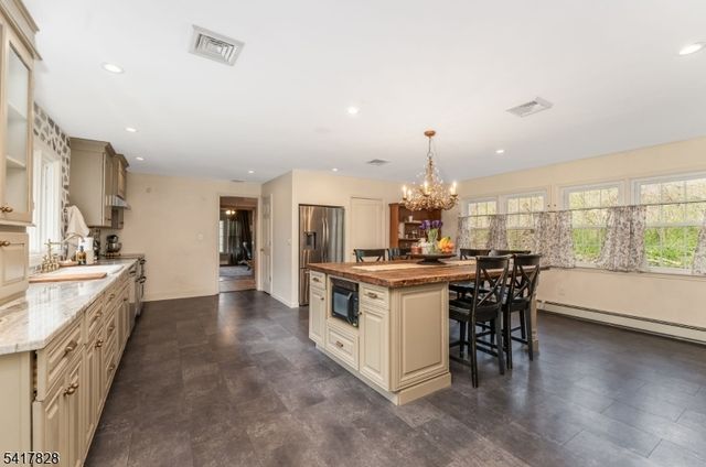 293 Stanton Mountain Rd, Clinton Twp., NJ 08833