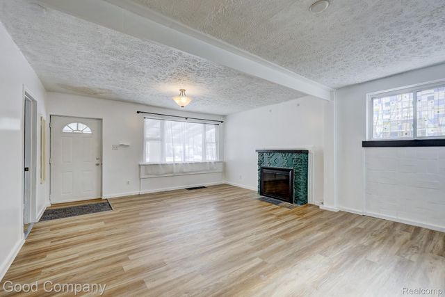 298 Oregon Street, York Charter Township, MI 48198