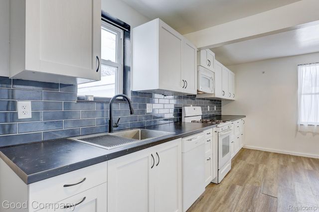 298 Oregon Street, York Charter Township, MI 48198