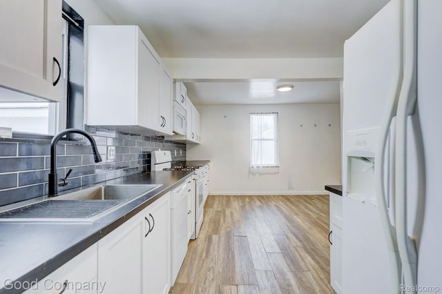 298 Oregon Street, York Charter Township, MI 48198