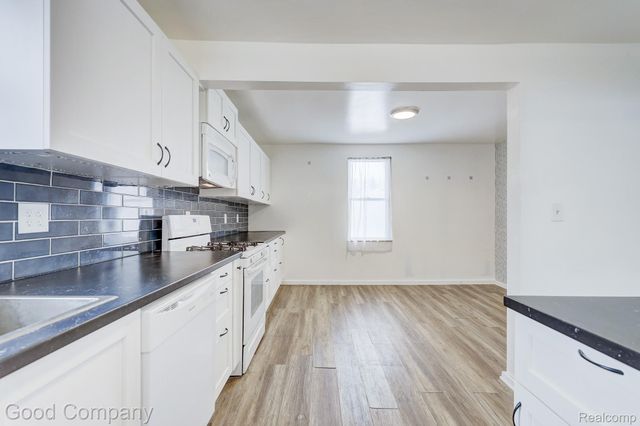 298 Oregon Street, York Charter Township, MI 48198