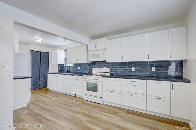 298 Oregon Street, York Charter Township, MI 48198