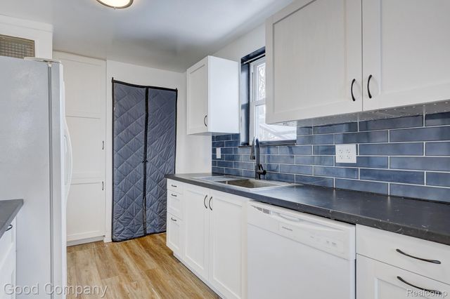 298 Oregon Street, York Charter Township, MI 48198