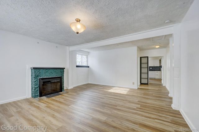 298 Oregon Street, York Charter Township, MI 48198