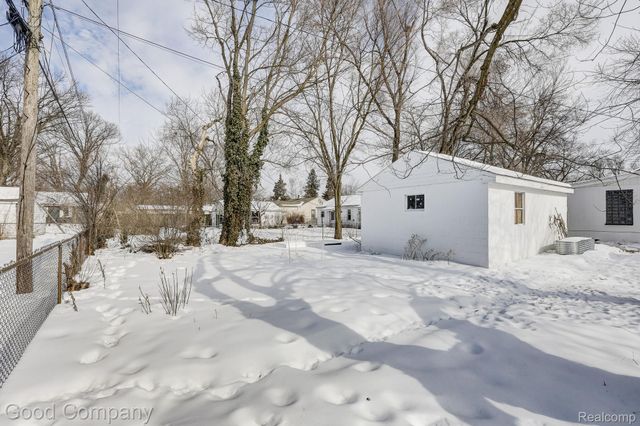 298 Oregon Street, York Charter Township, MI 48198