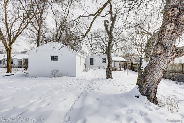 298 Oregon Street, York Charter Township, MI 48198