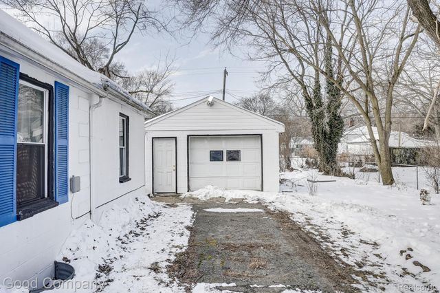 298 Oregon Street, York Charter Township, MI 48198