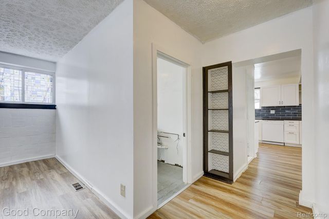 298 Oregon Street, York Charter Township, MI 48198