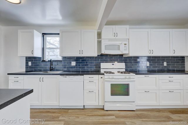 298 Oregon Street, York Charter Township, MI 48198