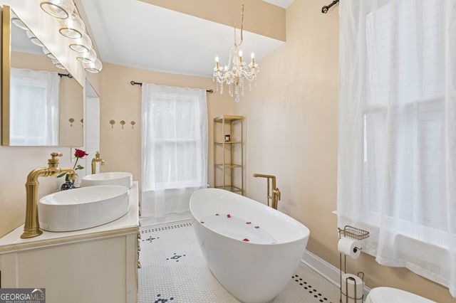 904 E Park Avenue, Savannah, GA 31401