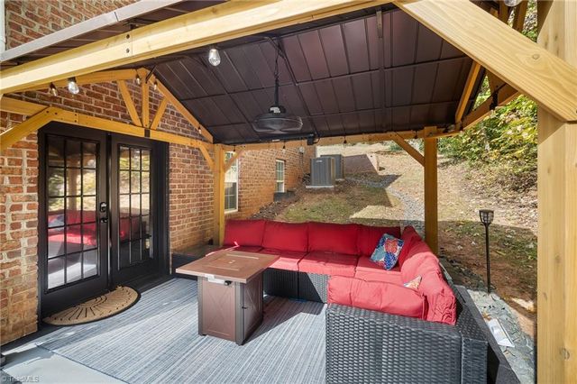 3925 Philpark Drive, Winston-salem, NC 27106