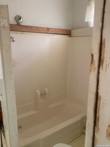 651 BARRETT PL, San Antonio, TX 78225
