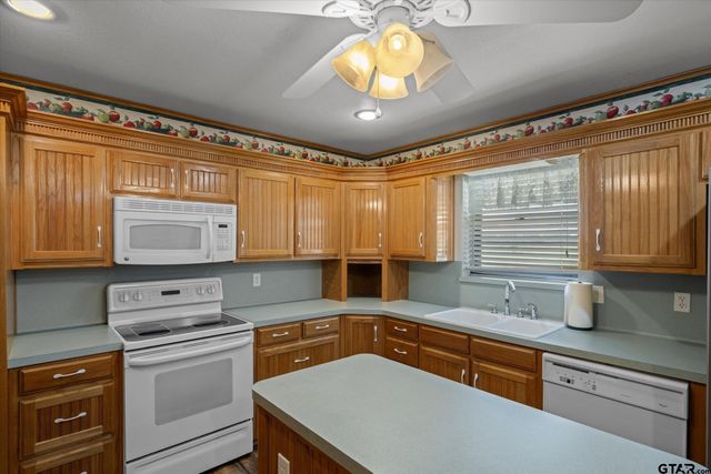 3121 VZ County Road 1215, Grand Saline, TX 75140
