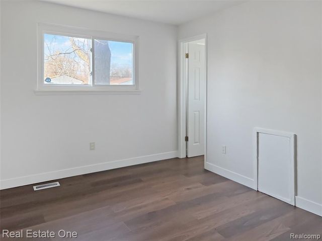 15760 Oakbrook Street, Romulus, MI 48174