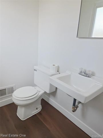 15760 Oakbrook Street, Romulus, MI 48174