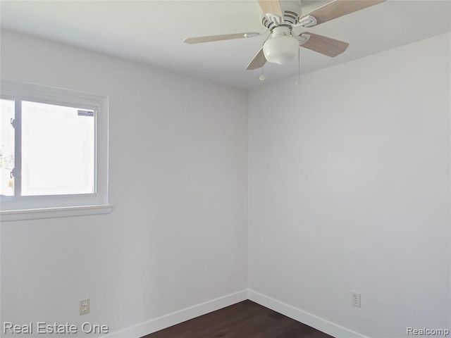 15760 Oakbrook Street, Romulus, MI 48174