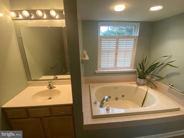 13 FAIRWAY AVE, Georgetown, DE 19947