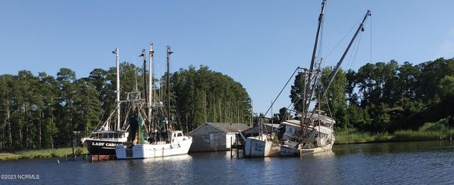228 Hopkins Seafood Road, Belhaven, NC 27810