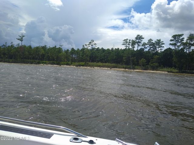 228 Hopkins Seafood Road, Belhaven, NC 27810