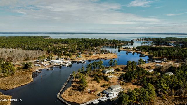 228 Hopkins Seafood Road, Belhaven, NC 27810
