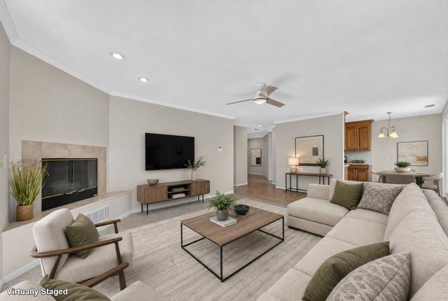815 Leicester Road 320A, Elk Grove Village, IL 60007