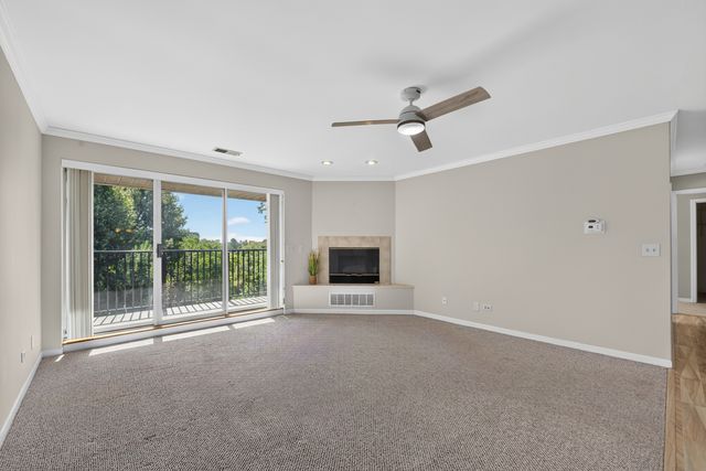 815 Leicester Road 320A, Elk Grove Village, IL 60007