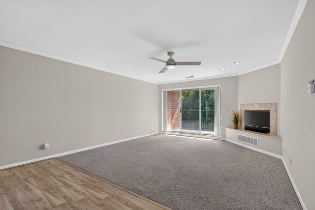 815 Leicester Road 320A, Elk Grove Village, IL 60007