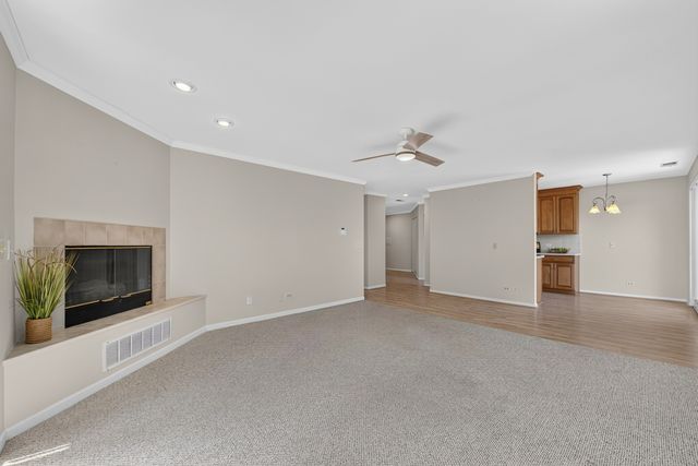 815 Leicester Road 320A, Elk Grove Village, IL 60007