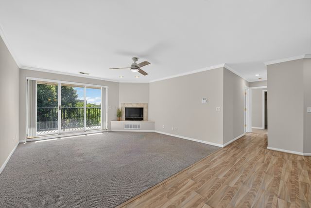 815 Leicester Road 320A, Elk Grove Village, IL 60007