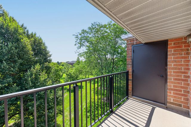 815 Leicester Road 320A, Elk Grove Village, IL 60007