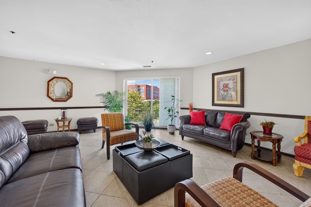 815 Leicester Road 320A, Elk Grove Village, IL 60007