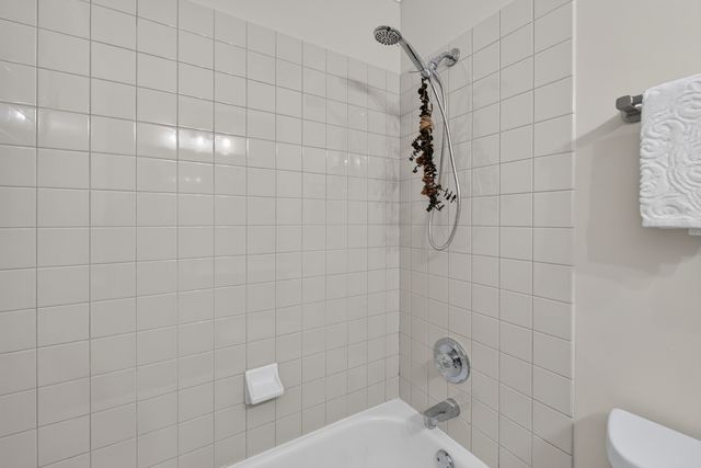 815 Leicester Road 320A, Elk Grove Village, IL 60007