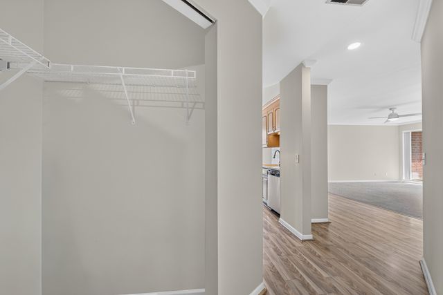 815 Leicester Road 320A, Elk Grove Village, IL 60007