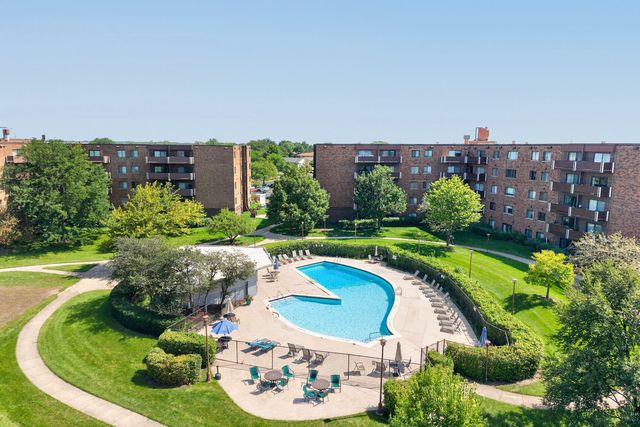 815 Leicester Road 320A, Elk Grove Village, IL 60007