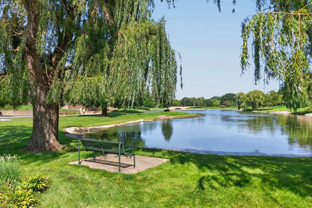815 Leicester Road 320A, Elk Grove Village, IL 60007
