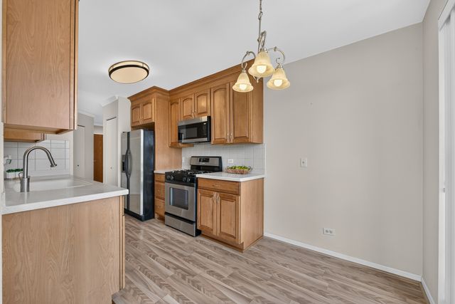 815 Leicester Road 320A, Elk Grove Village, IL 60007