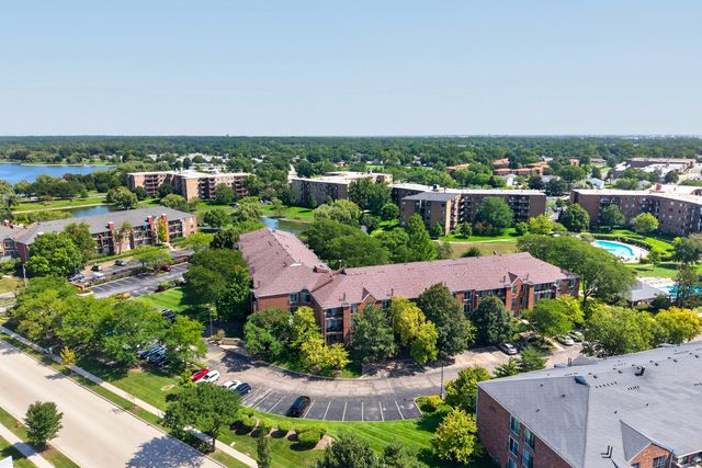 815 Leicester Road 320A, Elk Grove Village, IL 60007