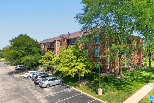 815 Leicester Road 320A, Elk Grove Village, IL 60007