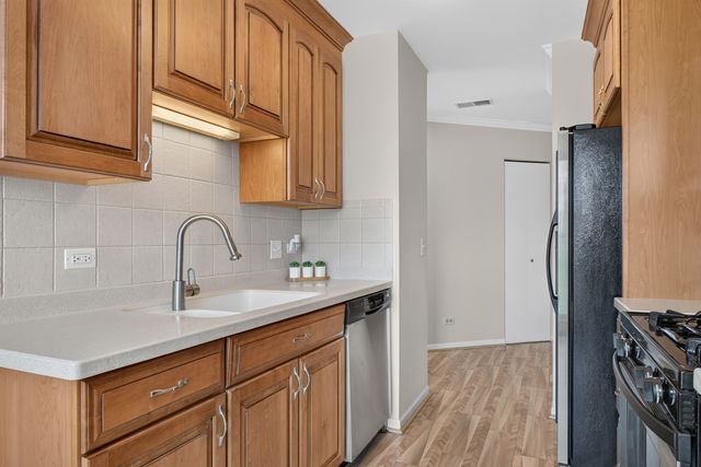 815 Leicester Road 320A, Elk Grove Village, IL 60007