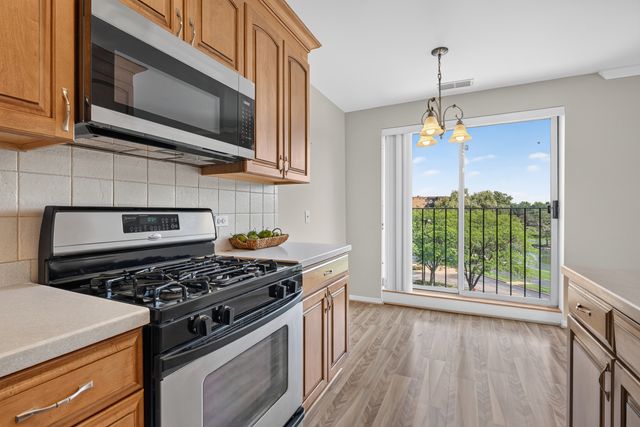 815 Leicester Road 320A, Elk Grove Village, IL 60007
