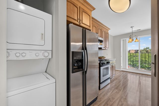 815 Leicester Road 320A, Elk Grove Village, IL 60007