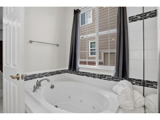 7242 S Old Hammer Ct, Aurora, CO 80016