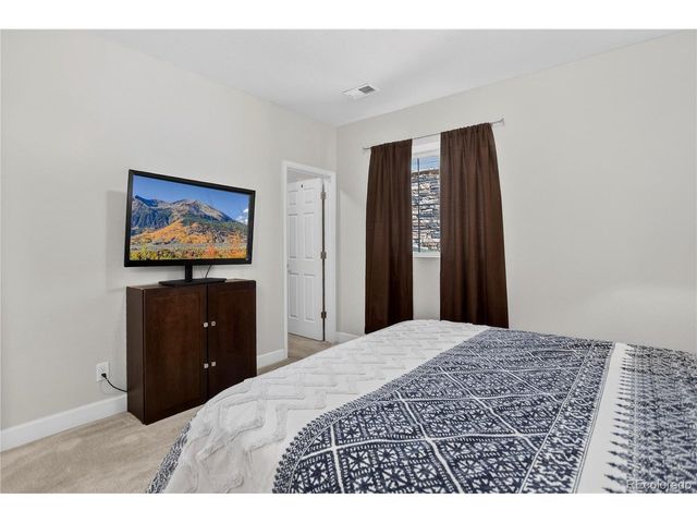 7242 S Old Hammer Ct, Aurora, CO 80016